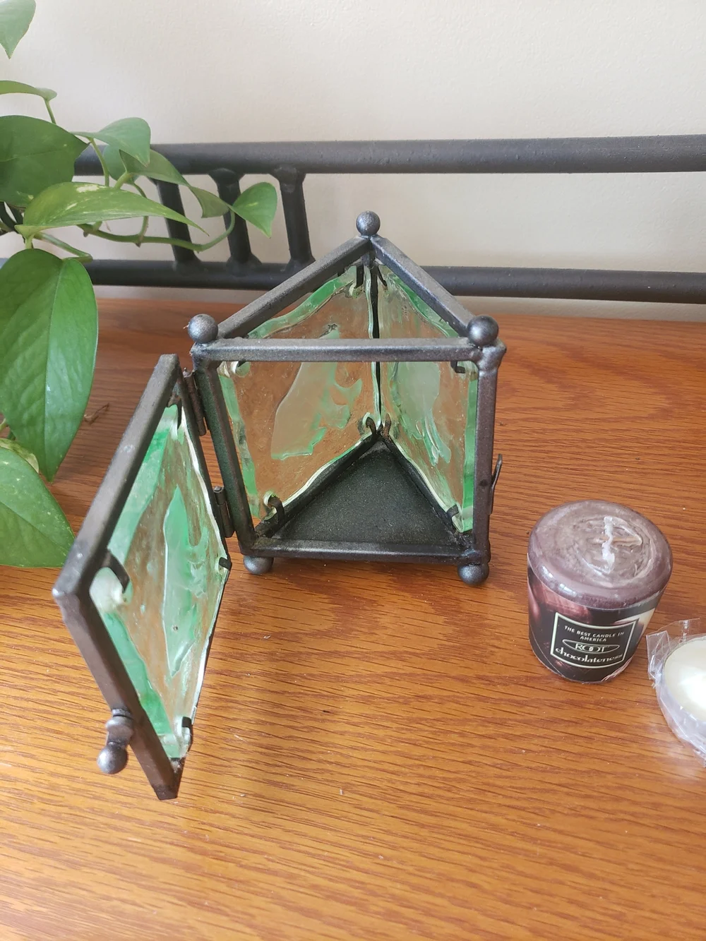 Green Frog Glass Tealight Candle Holder with Iron Frame